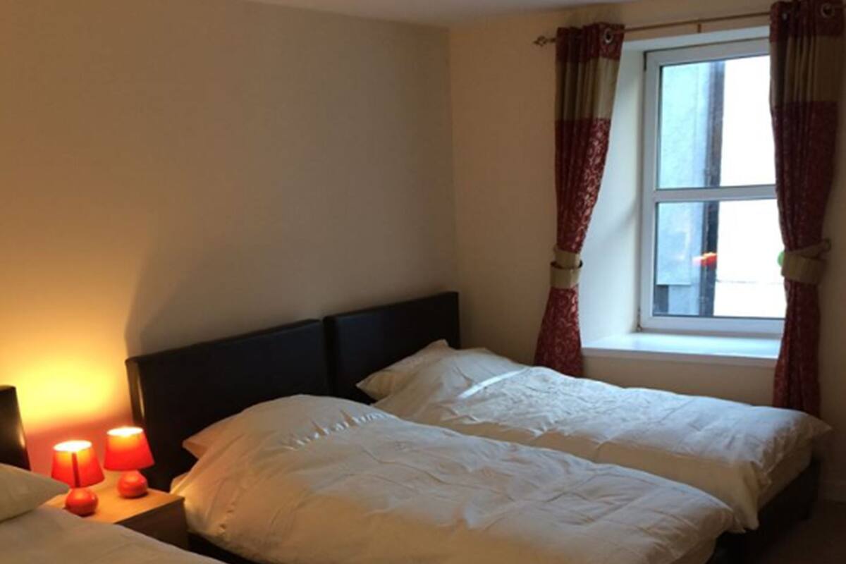 Family Room | Soundproofing, WiFi (free), bed sheets