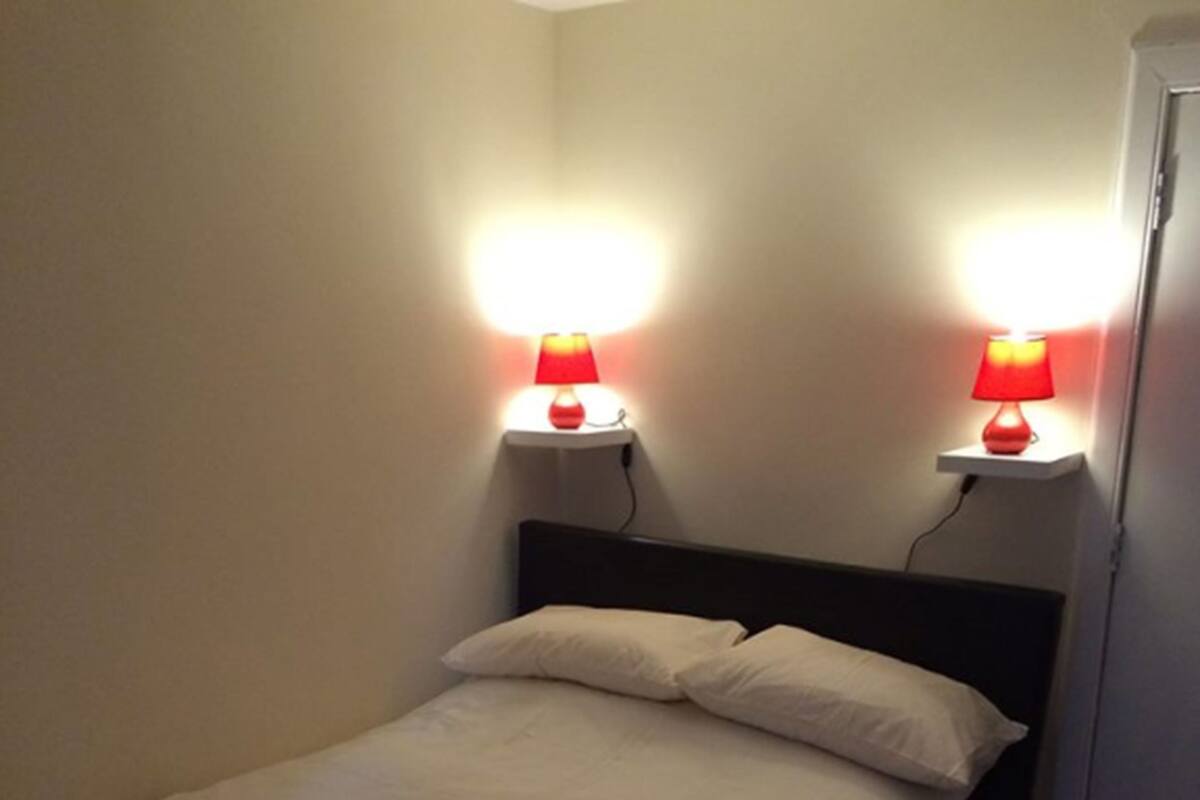 Double Room | Soundproofing, WiFi (free), bed sheets