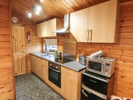 Cottage | Private kitchen | Microwave, stovetop, highchair, cookware/dishes/utensils