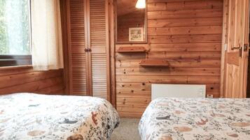 2 bedrooms, individually decorated, individually furnished, free WiFi