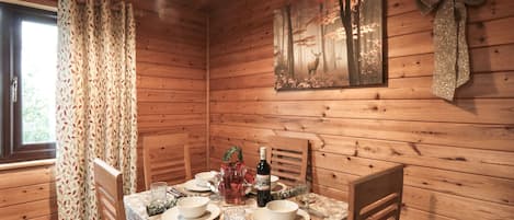 Cottage | Dining