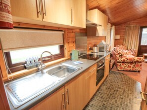 Ferienhaus | Eigene Küche | Mikrowelle, Herdplatte, Hochstuhl, Kochgeschirr/Geschirr/Besteck