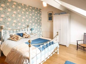 Cottage | 2 bedrooms, individually decorated, individually furnished, free WiFi