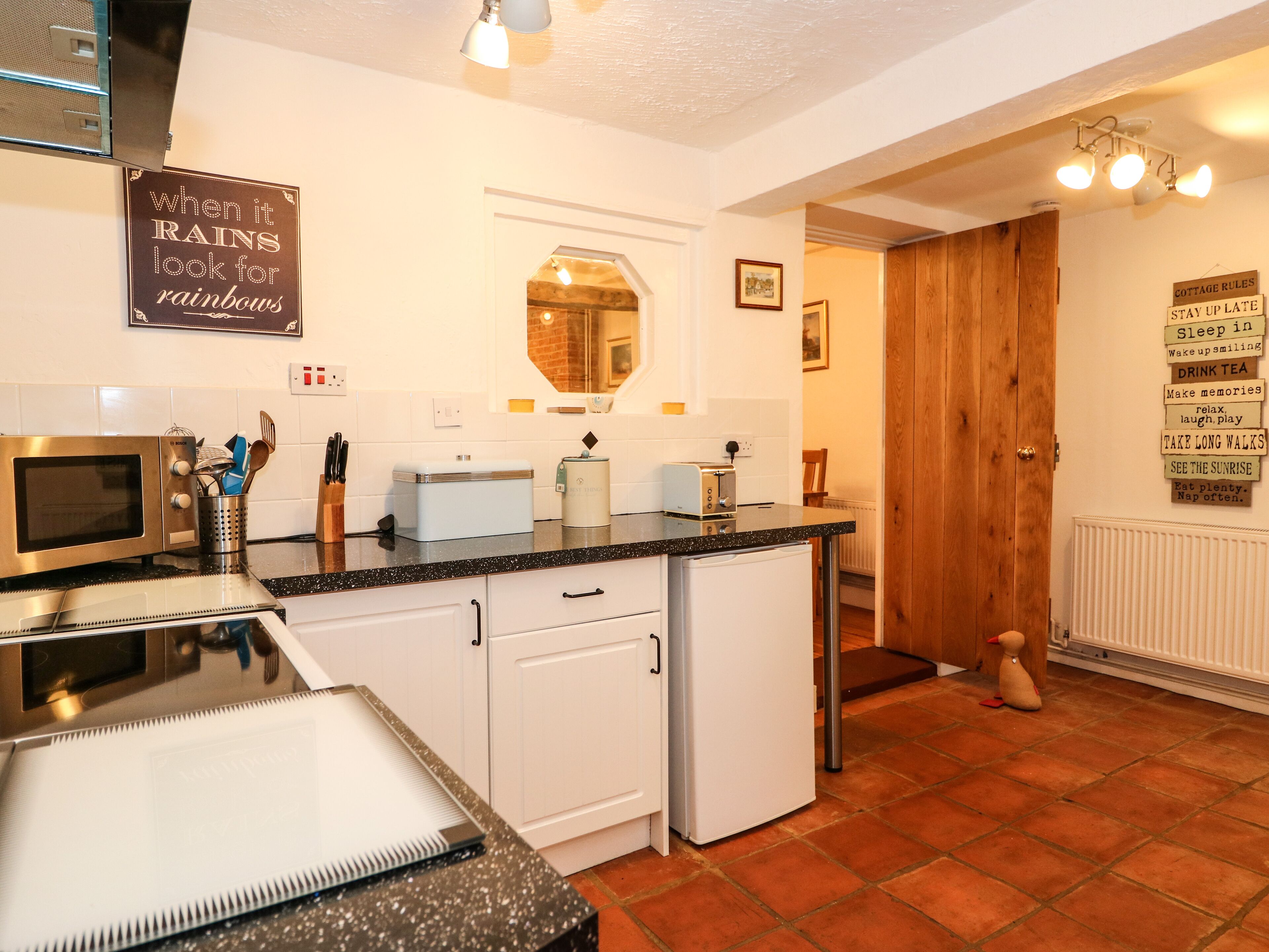 Småhus | Eget kjøkken | Kjøleskap, mikrobølgeovn, kokeplater og vannkoker