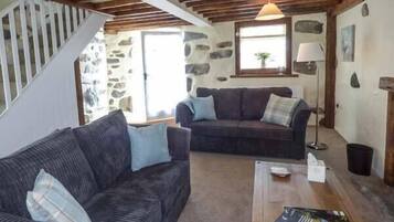 Cottage | Phòng khách | TV