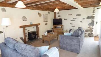 Cottage | Phòng khách | TV