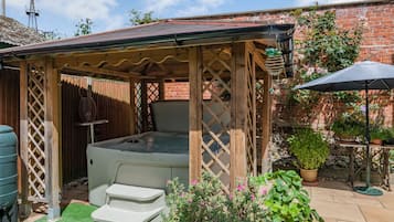 Cottage | Property grounds