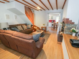 村舍 | 客厅 | 电视、DVD 播放器