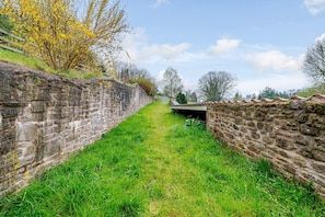 Cottage | Property grounds