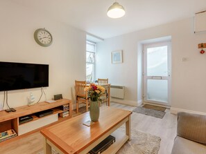 Cottage | Dining