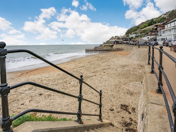 Cottage | Beach | On the beach - Seaside (Ventnor)