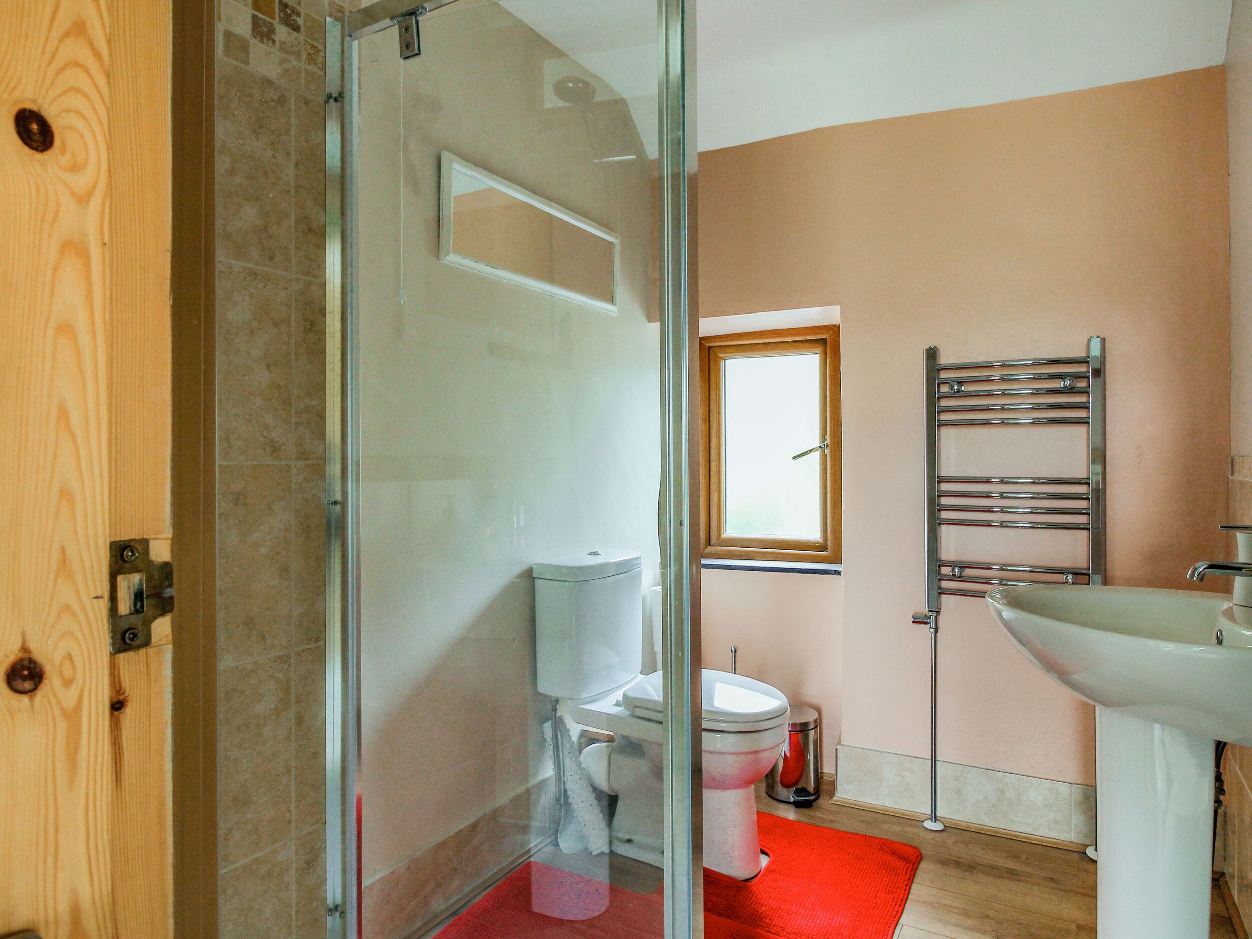 Cottage | Bathroom | Shower, hair dryer