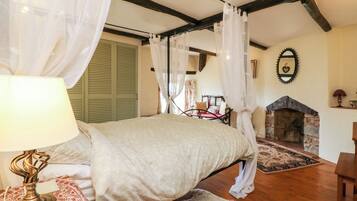 Cottage | 2 bedrooms, individually decorated, individually furnished, free WiFi