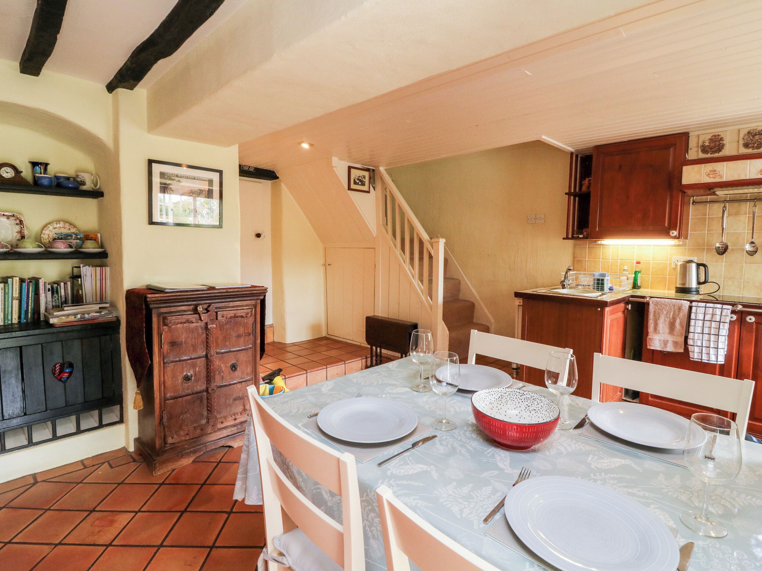 Cottage | Dining