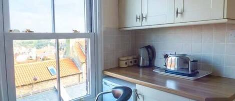Cottage | Private kitchen | Fridge, microwave, stovetop, electric kettle
