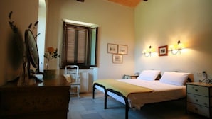 Double Room, 1 Queen Bed | Blackout drapes, iron/ironing board (on request), WiFi (free)