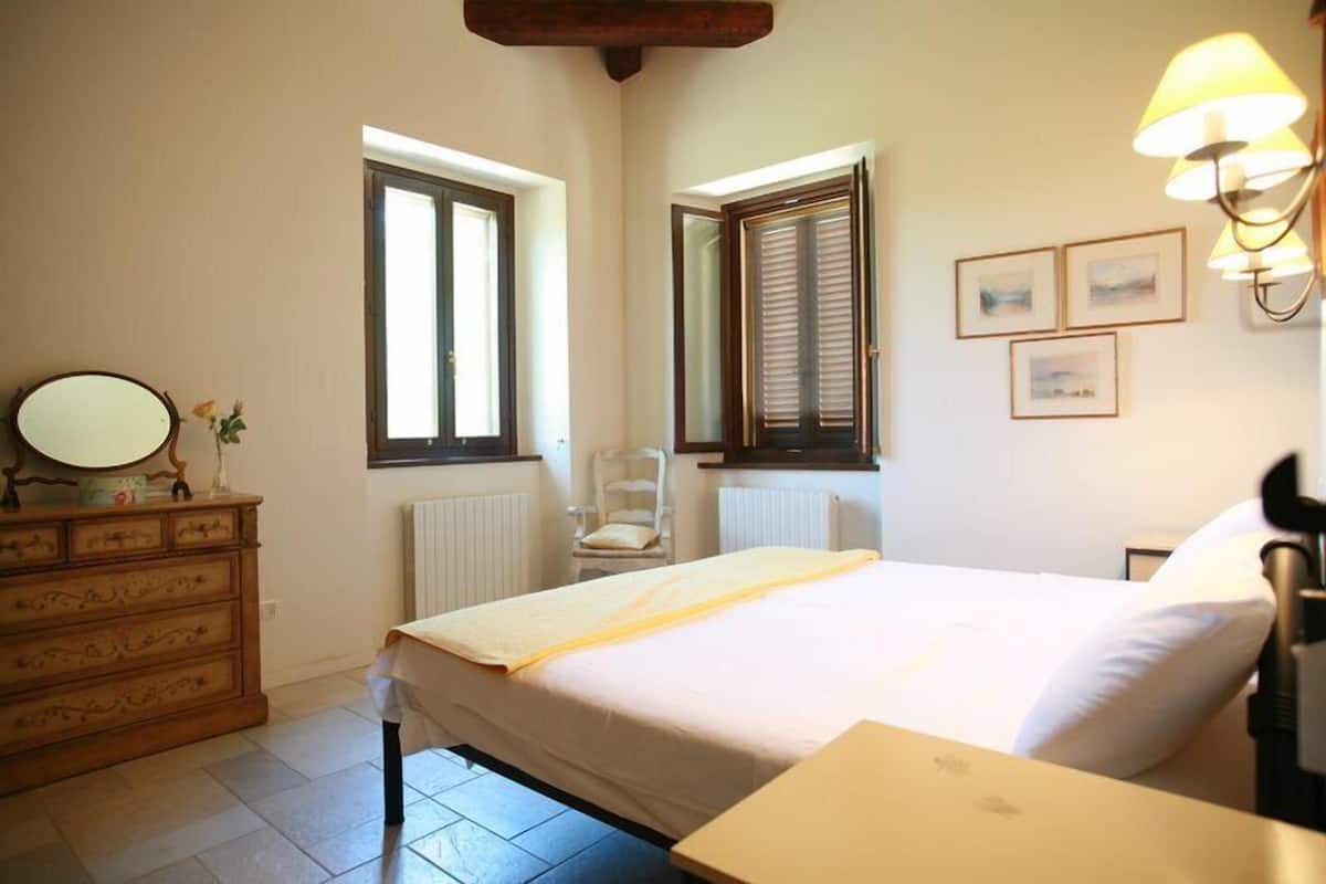 Tweepersoonskamer, 1 queensize bed | Verduisterende gordijnen, een strijkplank/strijkijzer, gratis wifi
