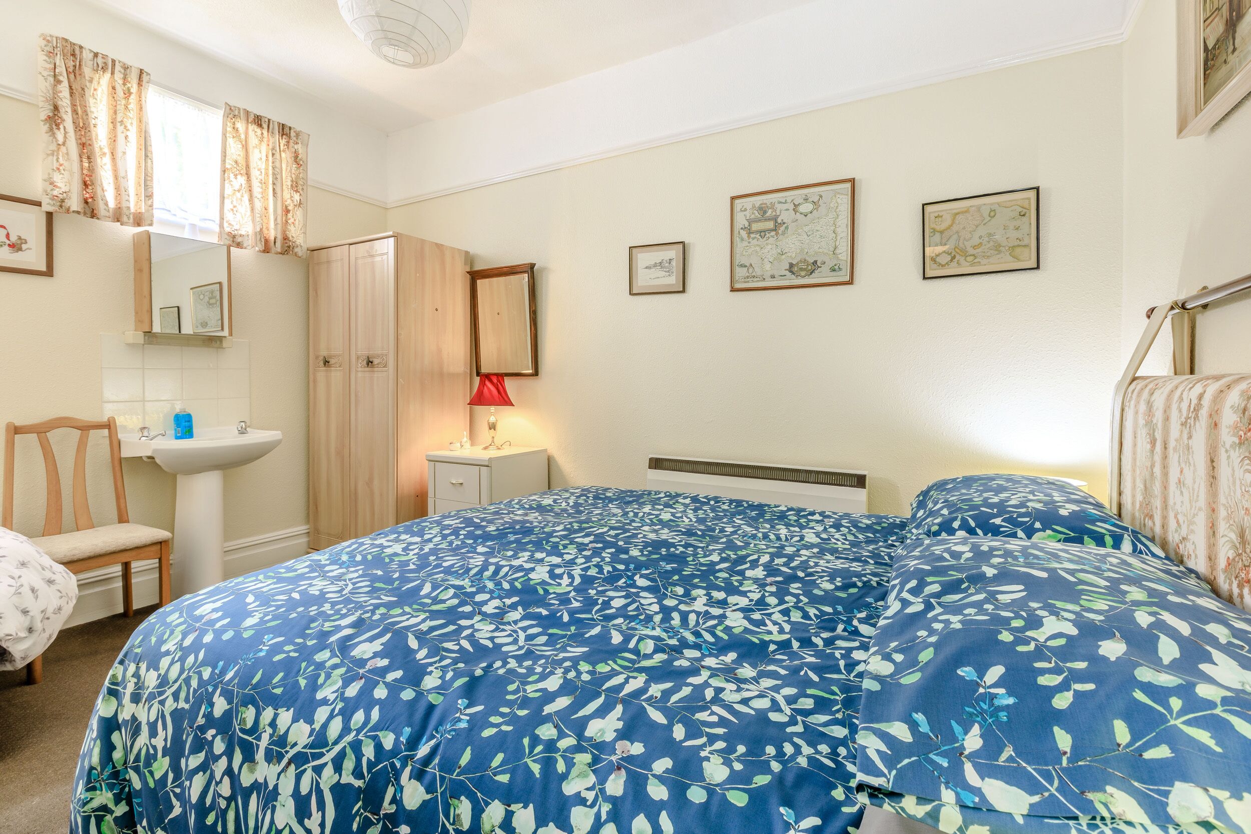 2 عدّة غرف نوم وبديكورات فريدة لكل غرفة وطراز فريد لكل وحدة