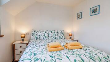 Cottage | 2 bedrooms, individually decorated, individually furnished, free WiFi
