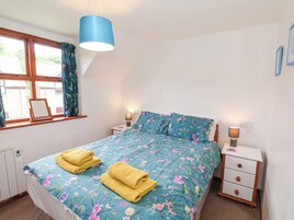 Cottage | 2 bedrooms, individually decorated, individually furnished, free WiFi