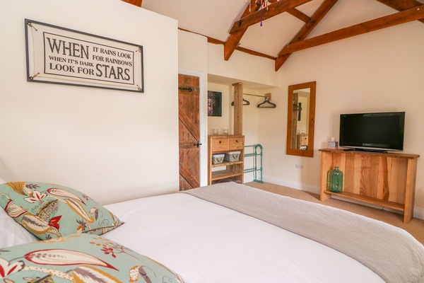 Cottage | 2 bedrooms, WiFi (free), individually decorated, individually furnished