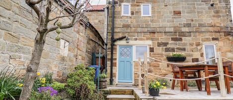 Sumarhús | Fyrir utan