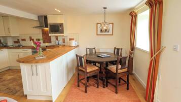Cottage | Dining