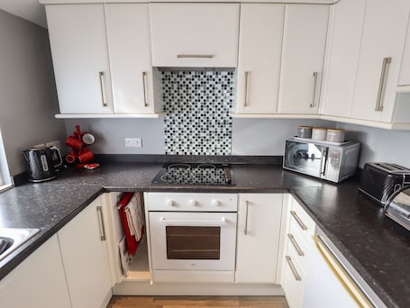 Feriehus | Privat køkken | Køkkentøj/tallerkener/redskaber