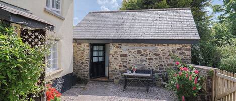 Cottage | Outdoor dining