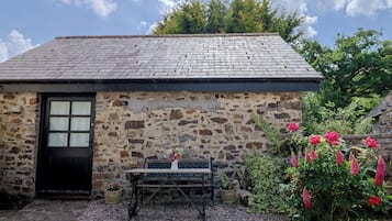 Cottage | Outdoor dining