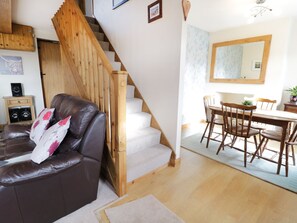 Cottage | Living area | TV, DVD player - 60 Hyfrydle Road (Caernarfon)