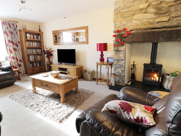 Cottage | Living room | TV, DVD player - 60 Hyfrydle Road (Caernarfon)