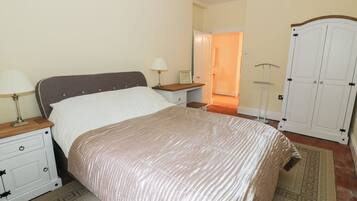 Cottage | 2 bedrooms, individually decorated, individually furnished, free WiFi