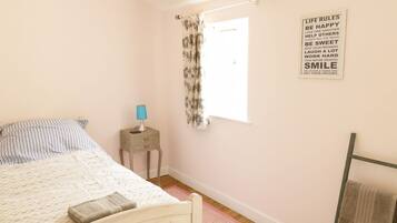 Cottage | 3 bedrooms, individually decorated, individually furnished, free WiFi