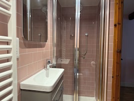 Cottage | Bathroom | Shower