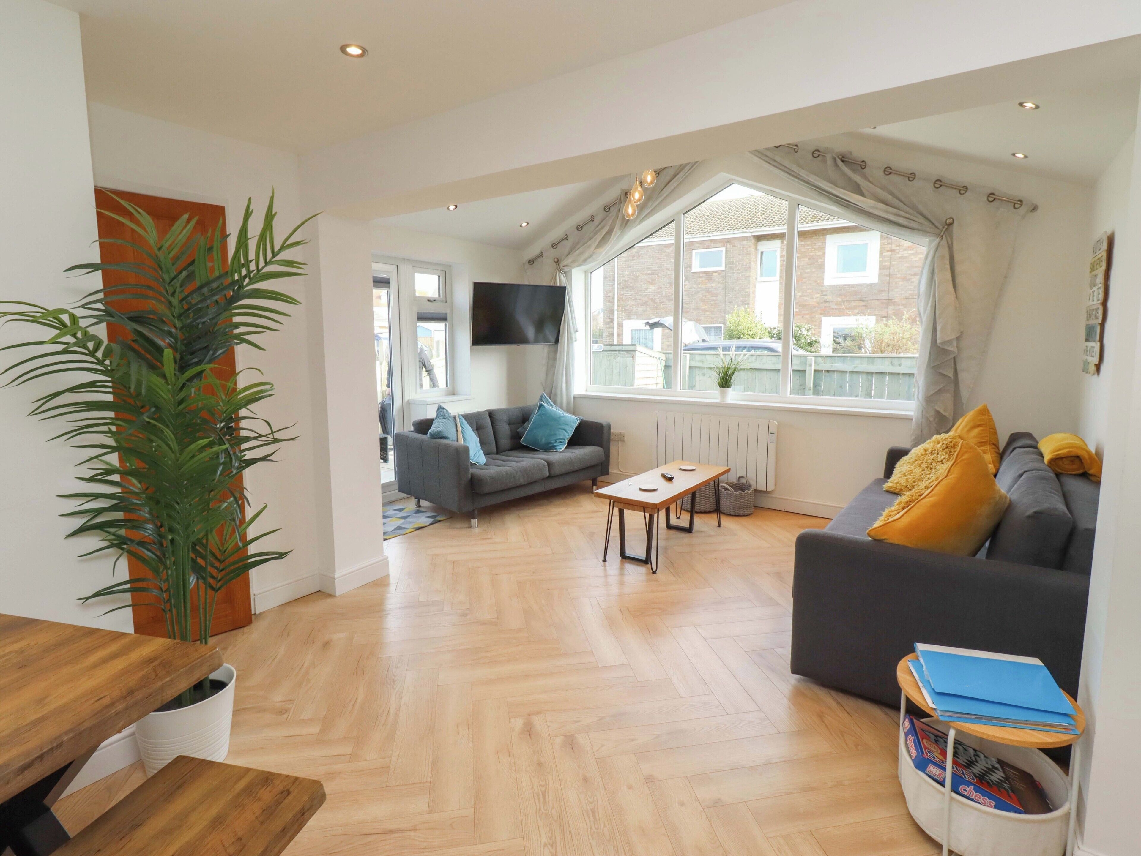 Cottage | Living area | TV