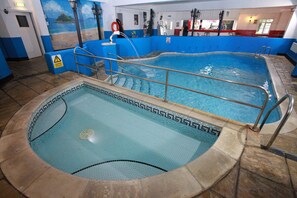 ChaumiÚre | Piscine | Piscine intérieure