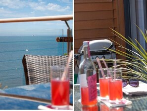 A balcony with a view of the sea, a grill, and drinks on a table. - Bayview (Brixham)