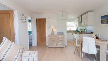 Cottage | 2 bedrooms, individually decorated, individually furnished, free WiFi