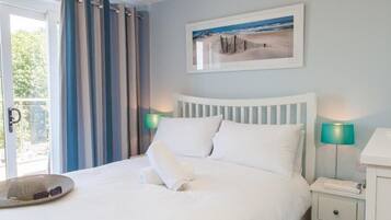 2 Schlafzimmer, individuell dekoriert, individuell eingerichtet