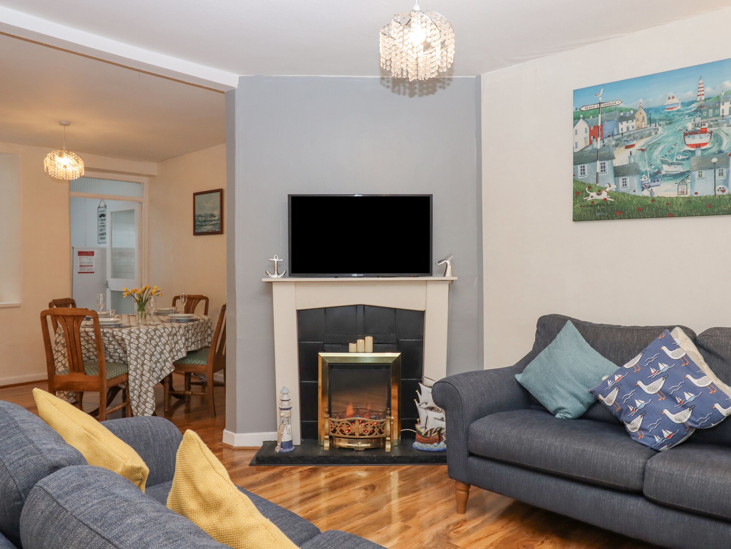 Cottage | Living area | TV