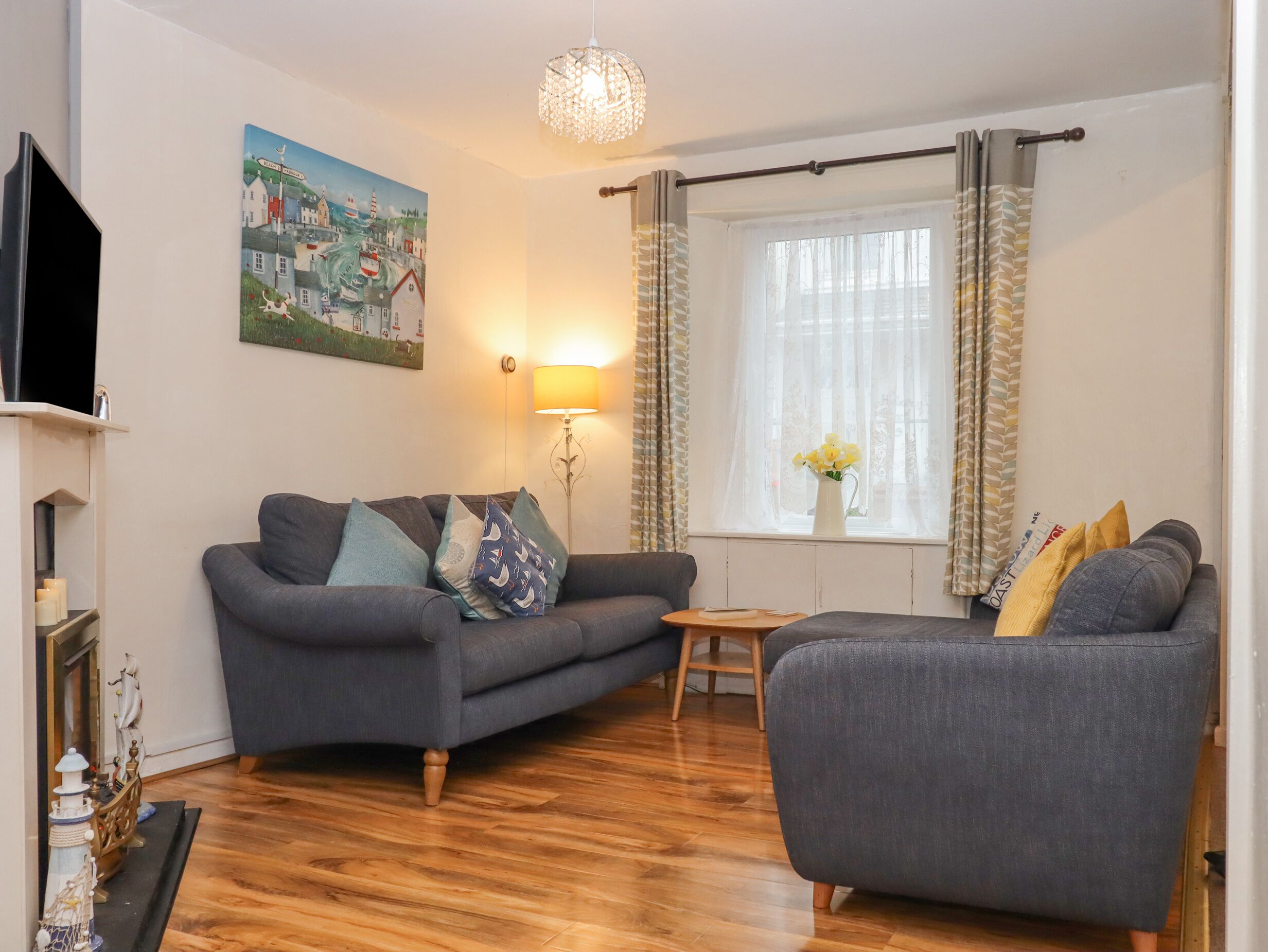 Cottage | Living area | TV