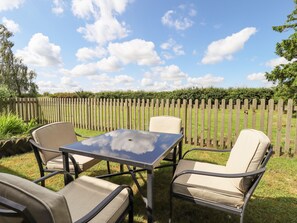 Cottage | Property grounds - Holly Cottage (Alford)