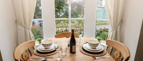 Cottage | Dining