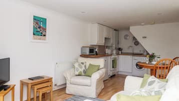 Cottage | Living area | TV