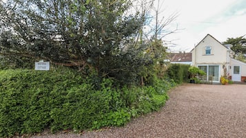 Cottage | Property grounds