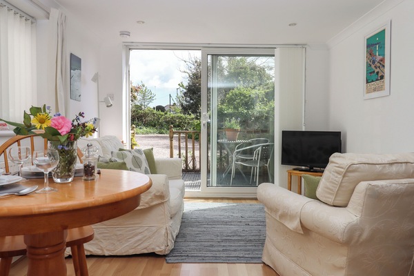 Cottage | Living area | TV