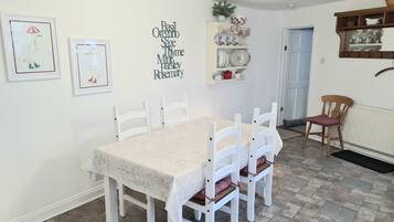 Cottage | Private kitchen | Microwave, stovetop, dishwasher, cookware/dishes/utensils