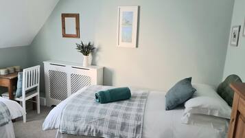 Cottage | 3 bedrooms, individually decorated, individually furnished, free WiFi