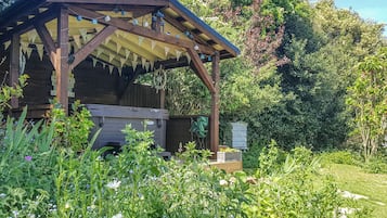 Cottage | Property grounds